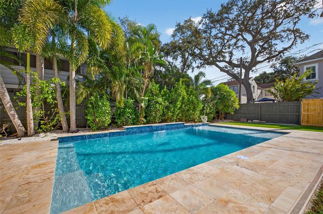 124 19TH AVENUE N, St Petersburg, FL 33704