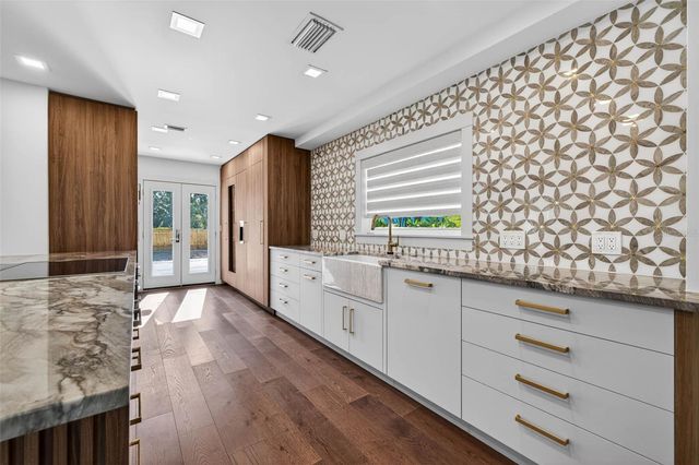 124 19TH AVENUE N, St Petersburg, FL 33704