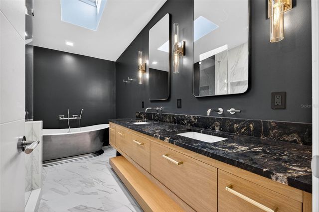 124 19TH AVENUE N, St Petersburg, FL 33704