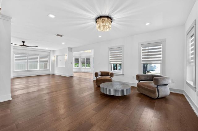 124 19TH AVENUE N, St Petersburg, FL 33704