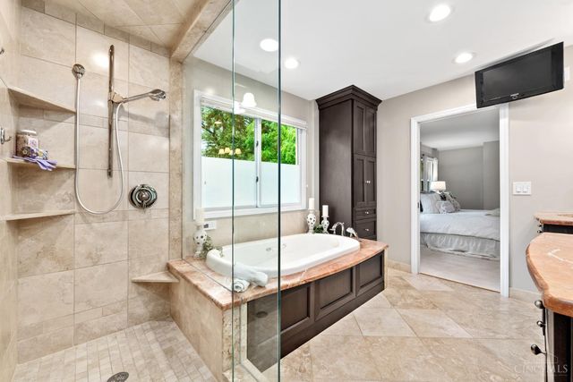 9943 Huntersrun Lane, Symmes Twp, OH 45242