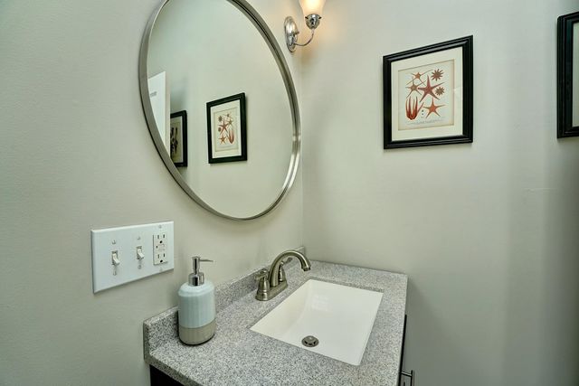 15 Arbor St # 1, Exeter, NH 03833