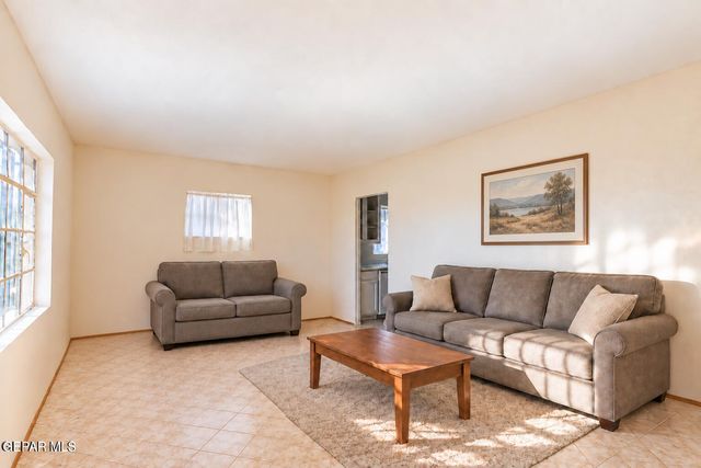 1017 LARIAT Street, El Paso, TX 79915
