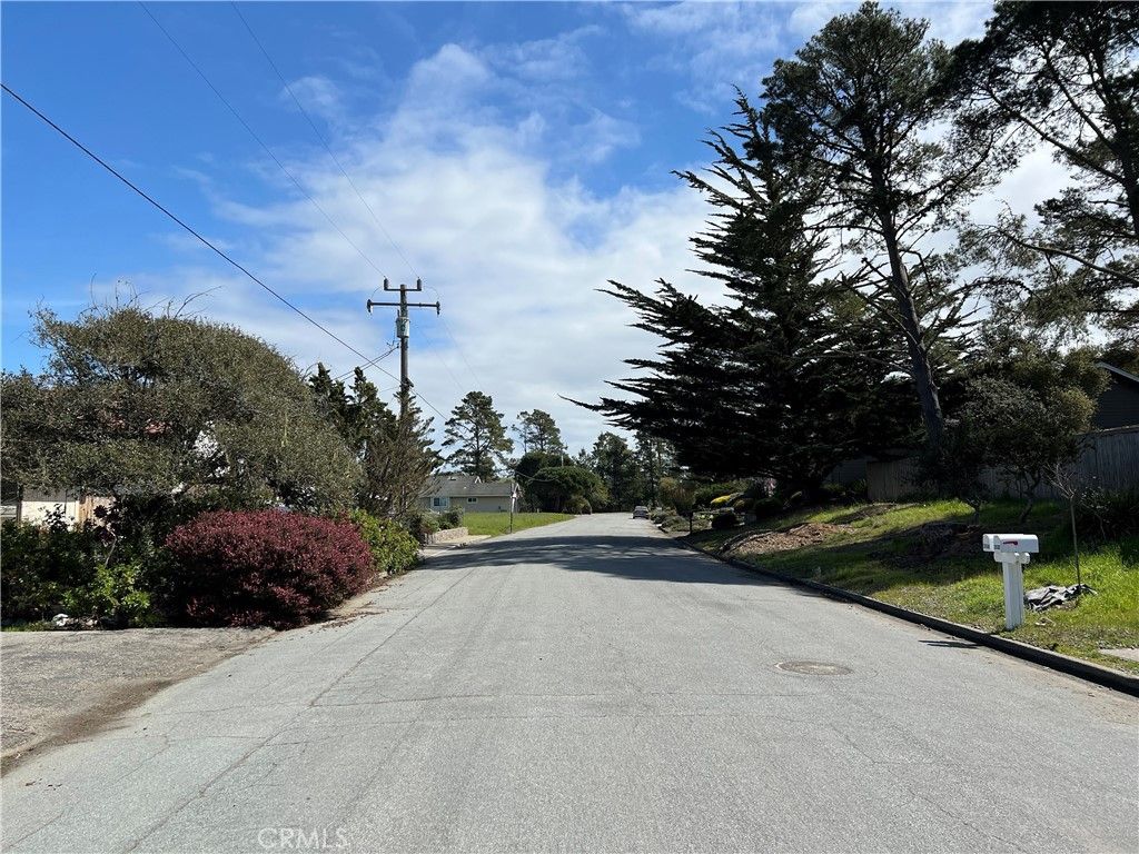Image 4 of property listing at 2540 Malvern Street, Cambria, CA 93428