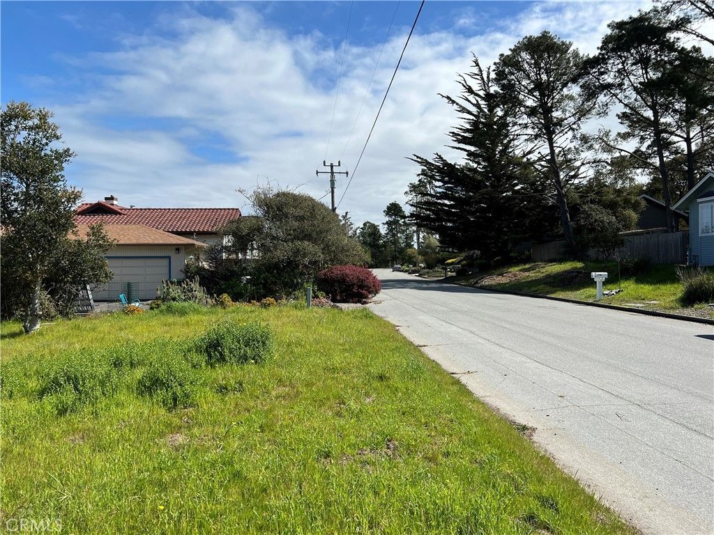 Image 5 of property listing at 2540 Malvern Street, Cambria, CA 93428