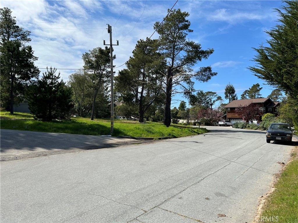 Image 6 of property listing at 2540 Malvern Street, Cambria, CA 93428