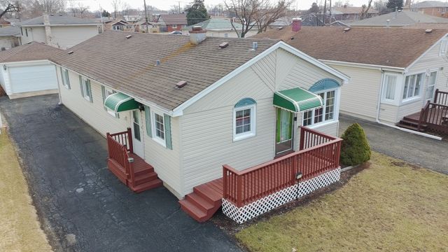 7827 Meade Avenue, Burbank, IL 60459