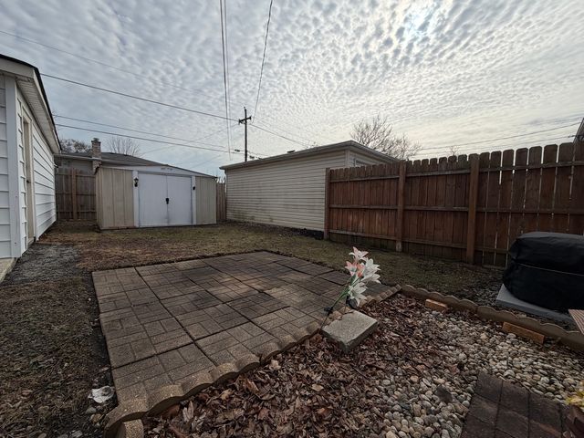 7827 Meade Avenue, Burbank, IL 60459