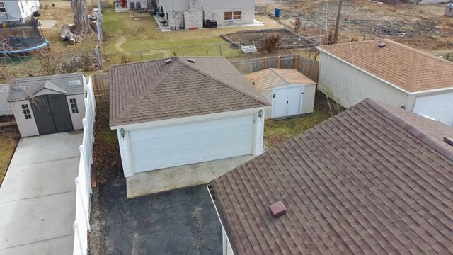 7827 Meade Avenue, Burbank, IL 60459