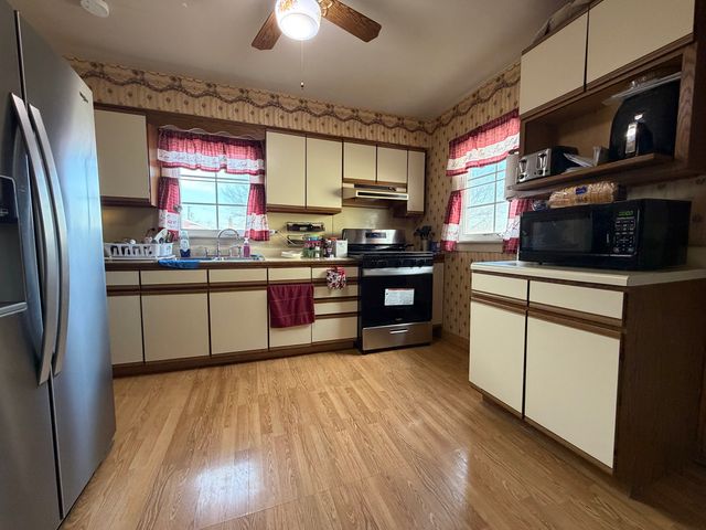 7827 Meade Avenue, Burbank, IL 60459