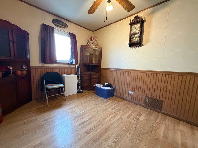 7827 Meade Avenue, Burbank, IL 60459