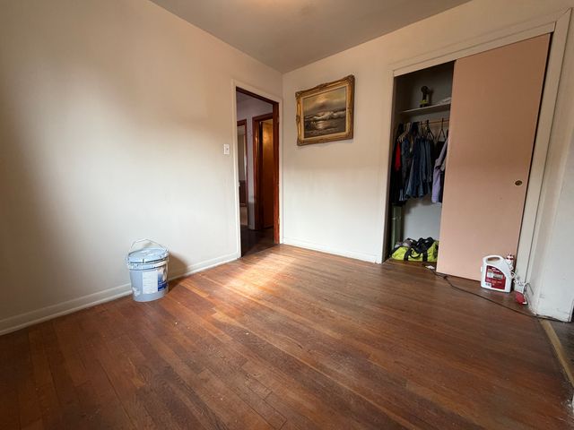 7827 Meade Avenue, Burbank, IL 60459