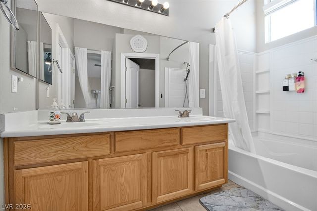 6749 Lookout Lodge Lane 2, North Las Vegas, NV 89084
