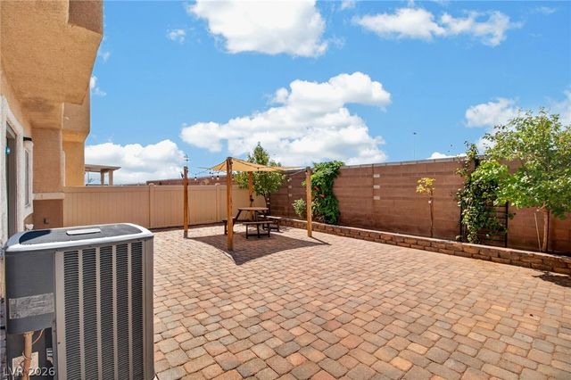 6749 Lookout Lodge Lane 2, North Las Vegas, NV 89084