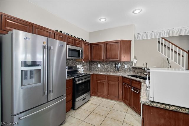 6749 Lookout Lodge Lane 2, North Las Vegas, NV 89084