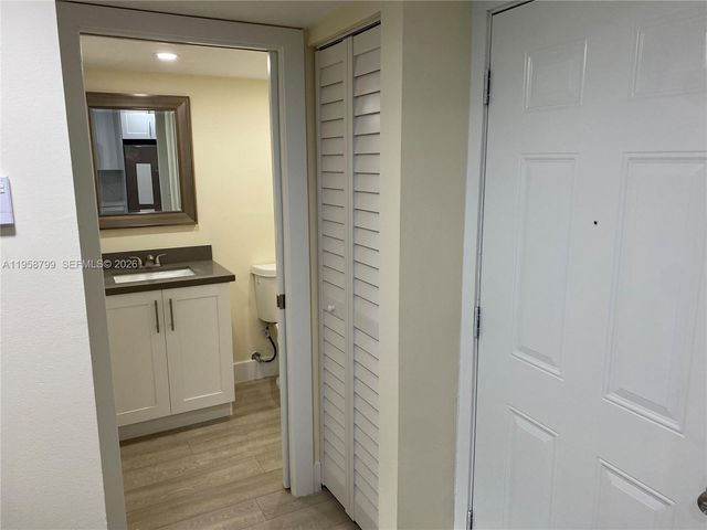 10985 SW 107th St 212, Miami, FL 33176