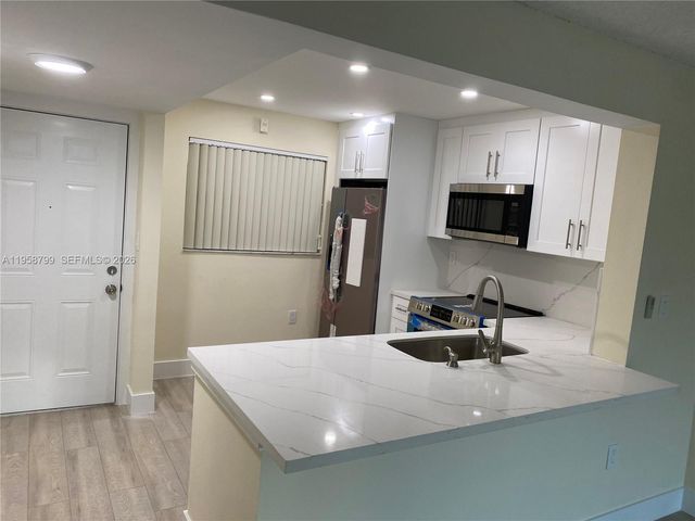 10985 SW 107th St 212, Miami, FL 33176