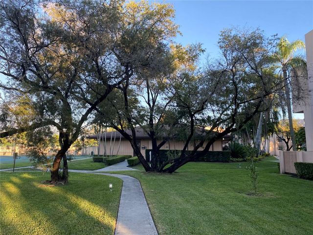 10985 SW 107th St 212, Miami, FL 33176