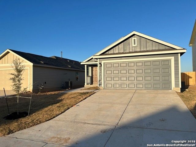 2421 DOUBLE OAK DR, New Braunfels, TX 78130