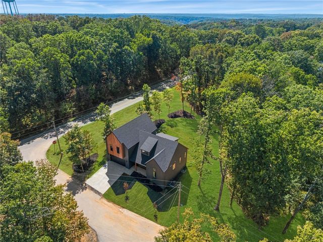 1 Lockton Drive, Bella Vista, AR 72714