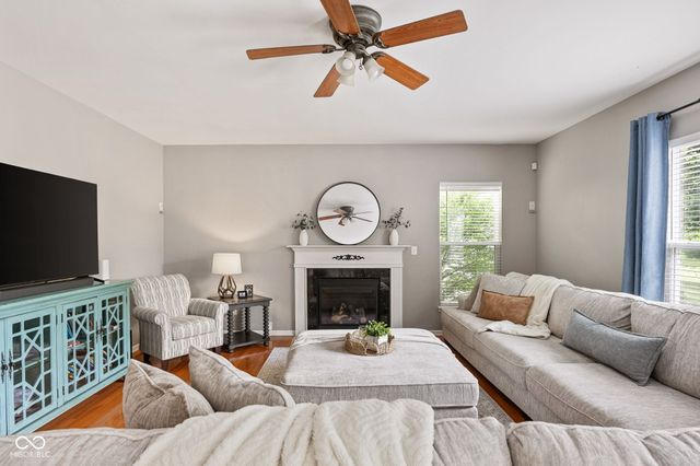 5498 Laurel Crest Run, Noblesville, IN 46062