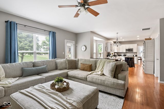 5498 Laurel Crest Run, Noblesville, IN 46062