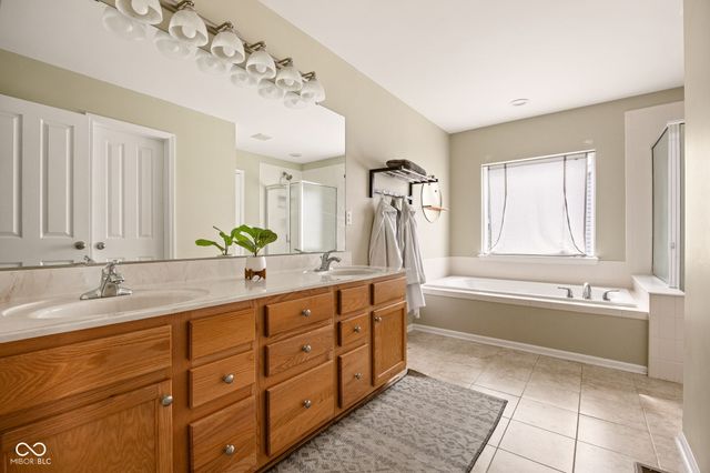 5498 Laurel Crest Run, Noblesville, IN 46062