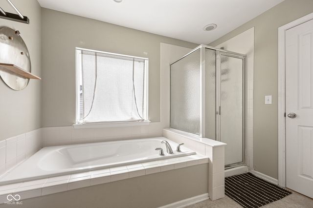 5498 Laurel Crest Run, Noblesville, IN 46062