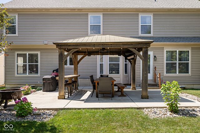 5498 Laurel Crest Run, Noblesville, IN 46062