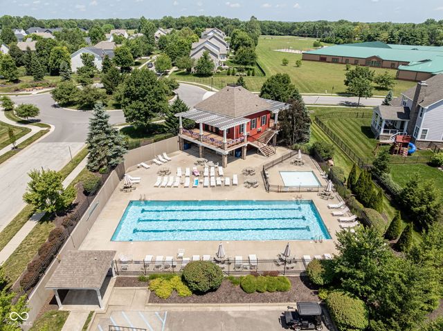 5498 Laurel Crest Run, Noblesville, IN 46062