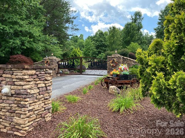 1211 Mountain Vista Drive, Nebo, NC 28761