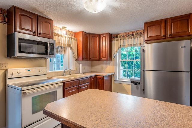 289 Morgan St, South Hadley, MA 01075
