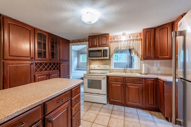 289 Morgan St, South Hadley, MA 01075