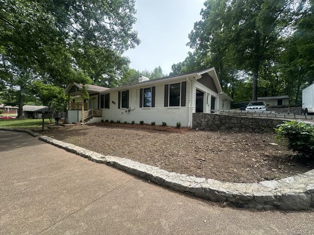 1622 Woodside Dr, Lebanon, TN 37087