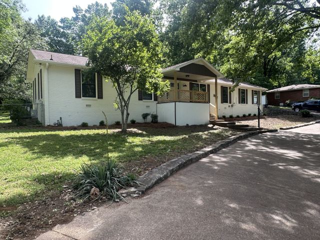 1622 Woodside Dr, Lebanon, TN 37087
