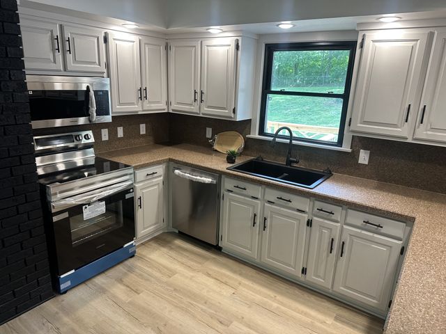 1622 Woodside Dr, Lebanon, TN 37087