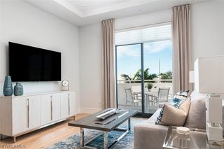 101 8th ST S 202, Naples, FL 34102