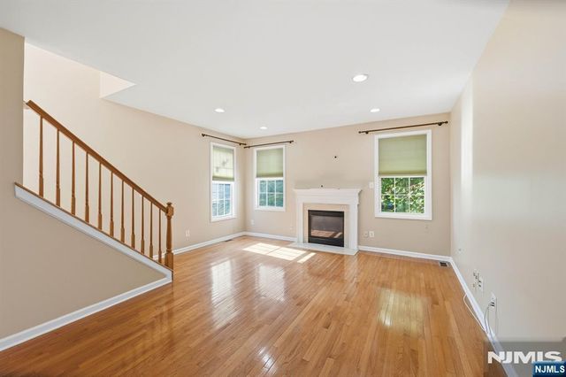 448 Hartford Drive 4049, Nutley, NJ 07110