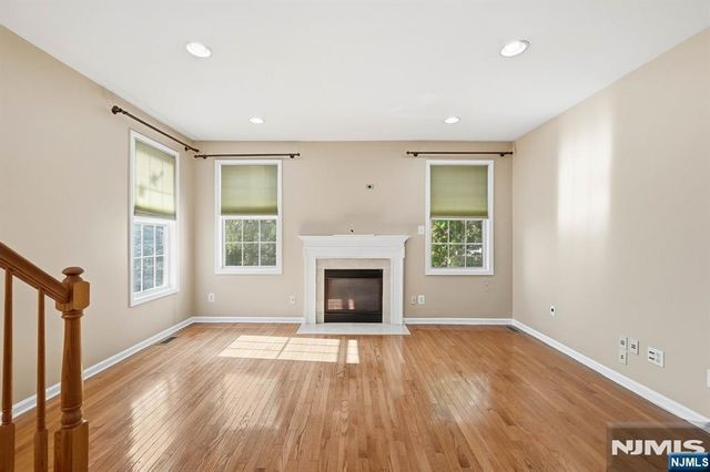 448 Hartford Drive 4049, Nutley, NJ 07110