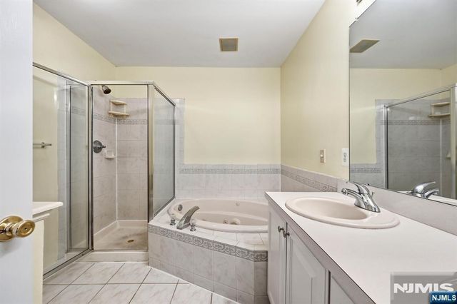 448 Hartford Drive 4049, Nutley, NJ 07110