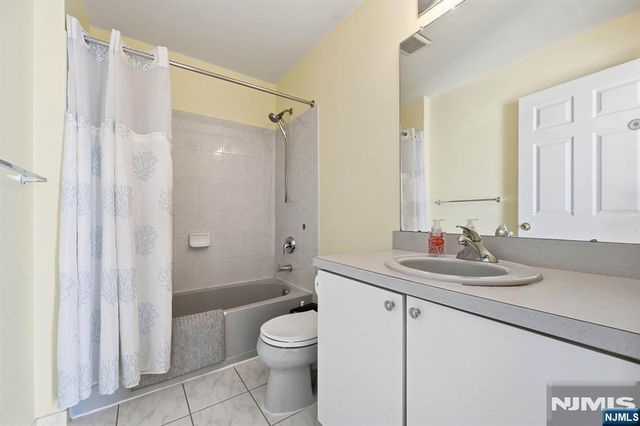 448 Hartford Drive 4049, Nutley, NJ 07110