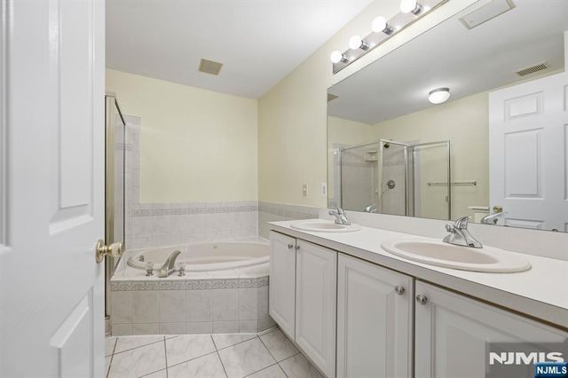448 Hartford Drive 4049, Nutley, NJ 07110