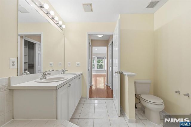 448 Hartford Drive 4049, Nutley, NJ 07110