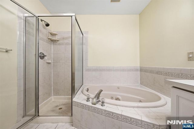 448 Hartford Drive 4049, Nutley, NJ 07110