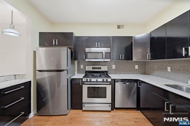 448 Hartford Drive 4049, Nutley, NJ 07110
