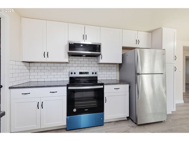 1390 BUCK St, Eugene, OR 97402