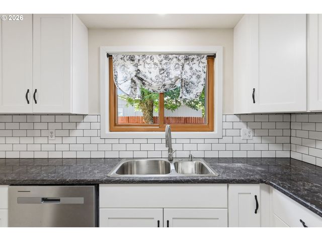 1390 BUCK St, Eugene, OR 97402