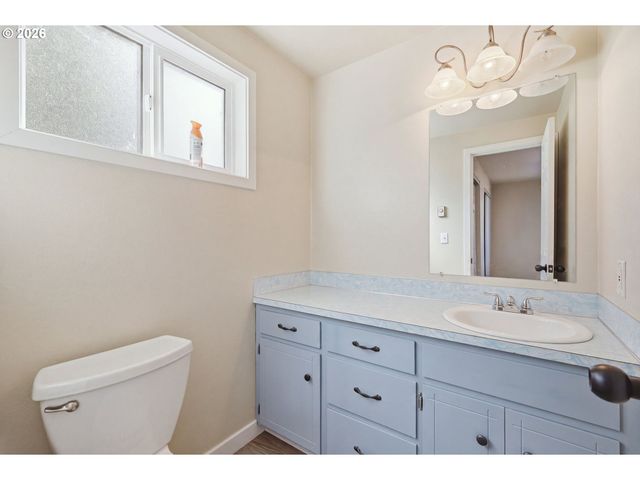 1390 BUCK St, Eugene, OR 97402
