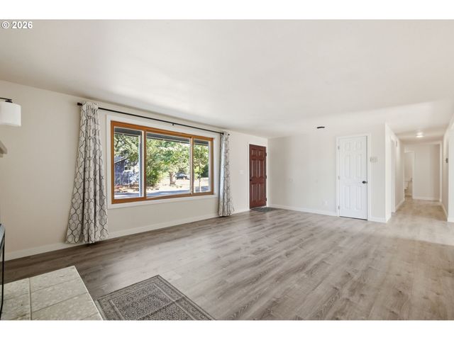 1390 BUCK St, Eugene, OR 97402