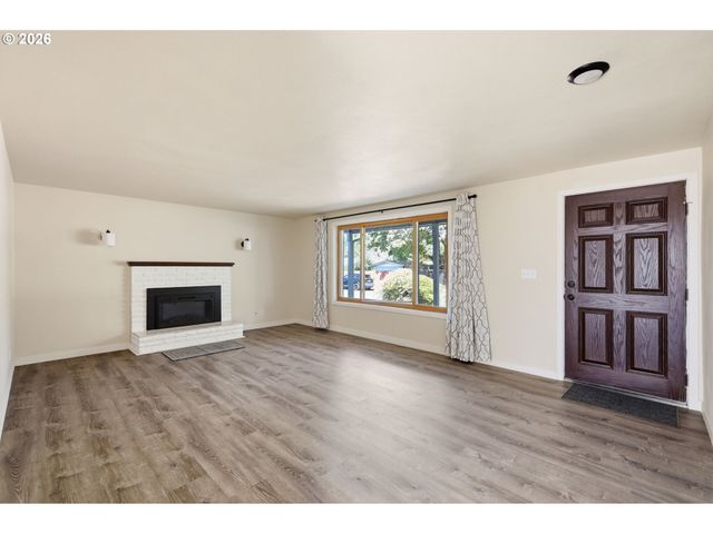 1390 BUCK St, Eugene, OR 97402
